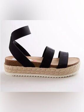 Steve Madden Girls Kimmie Platform Sandal
Sz 1 Girls Youth
Very Good Condition